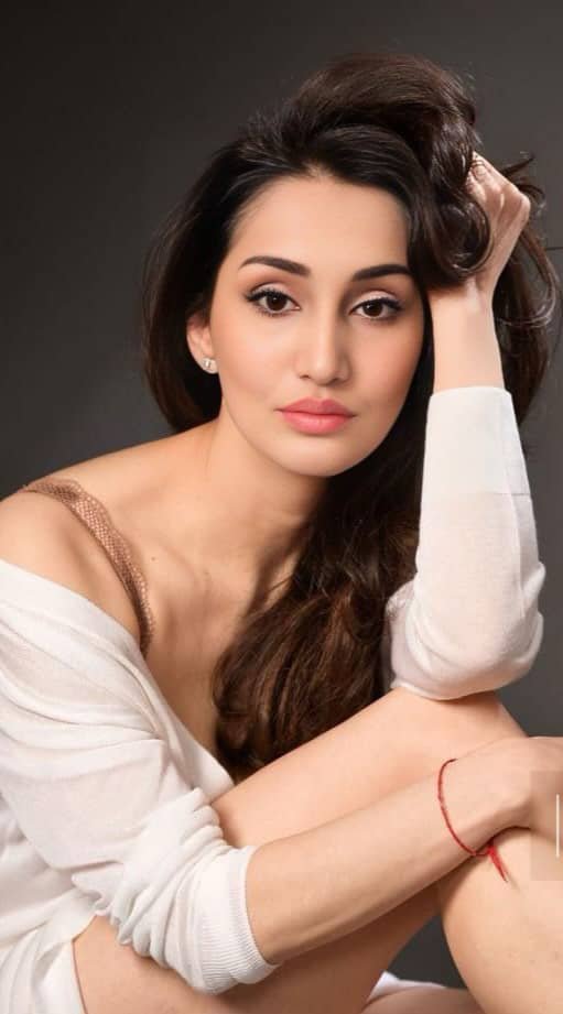 Elite Gurgaon Escort — intelligence & presence. — verified VIP companion