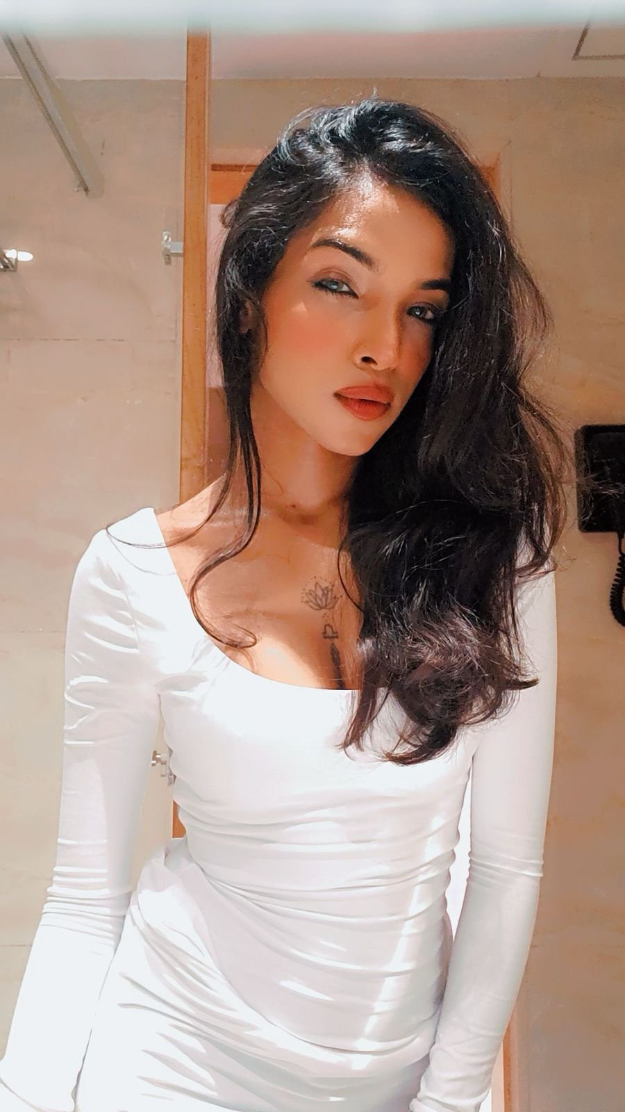 VIP Gurugram Escort — to your suite, on time. — verified VIP companion