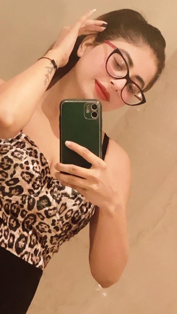 Tanisha Oberoi — Verified VIP Escort Gurgaon Gurugram MG Road